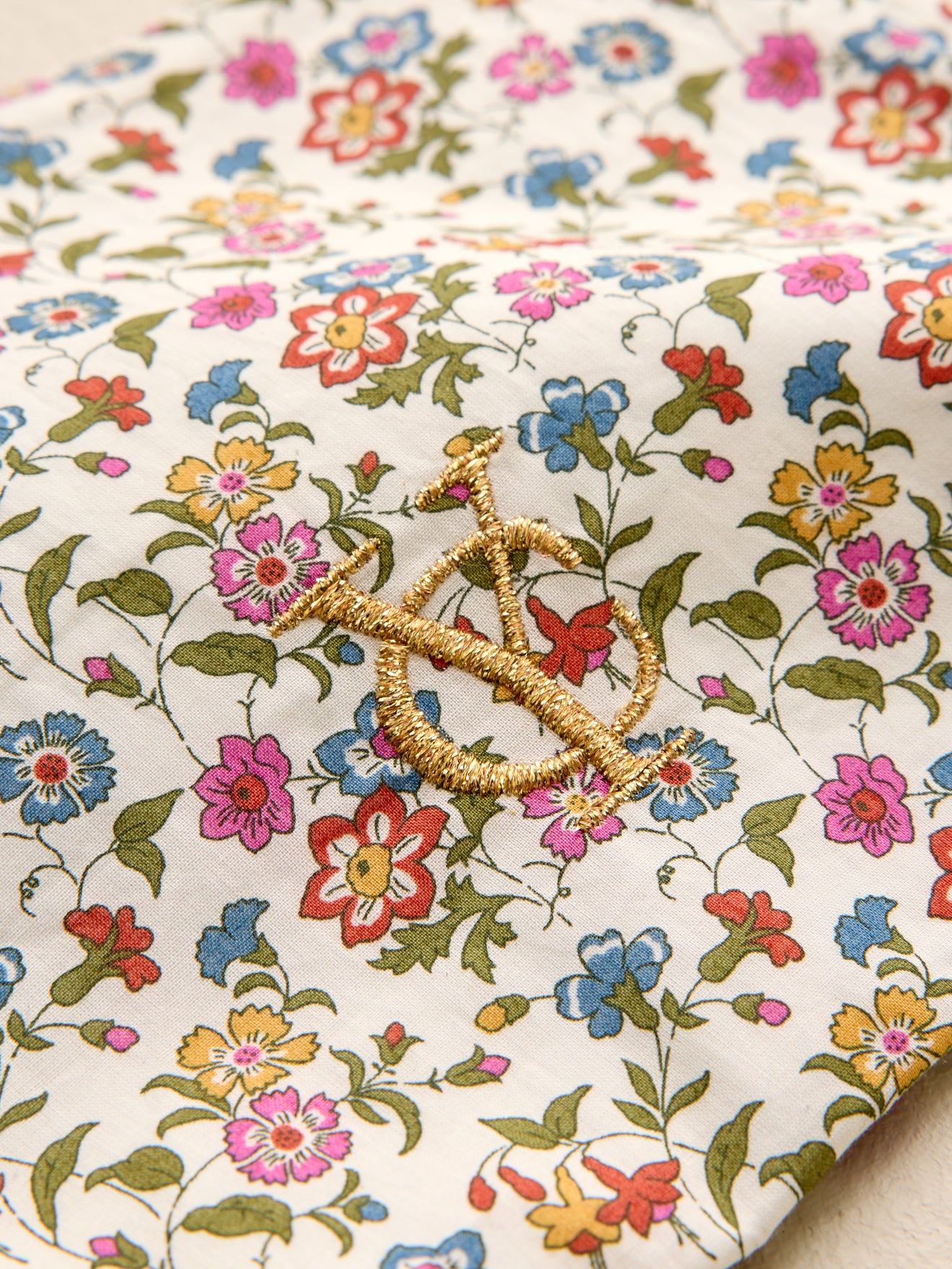 Pochette brodée en tissu Liberty - Vente Solidaire