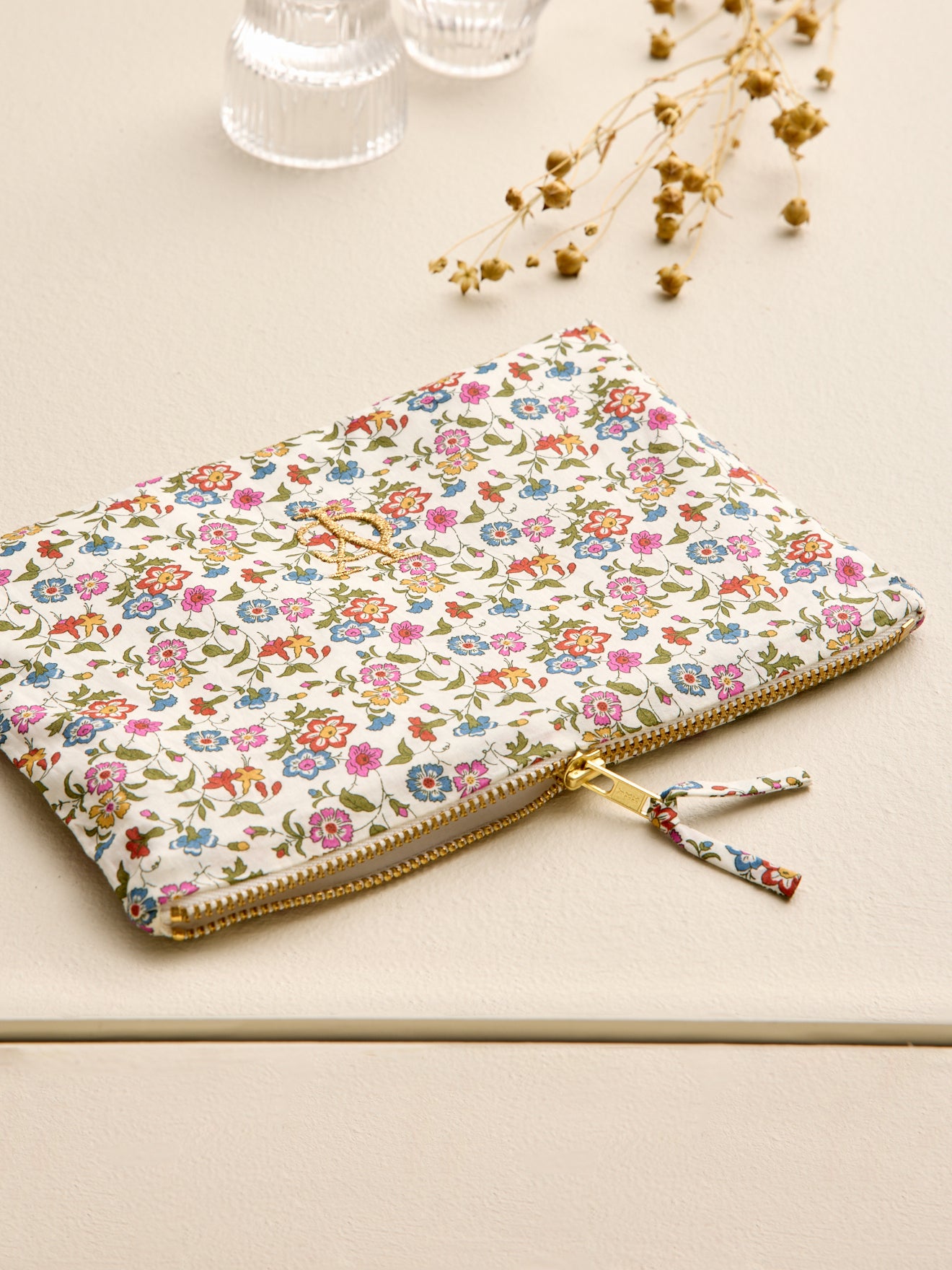 Pochette brodée en tissu Liberty - Vente Solidaire