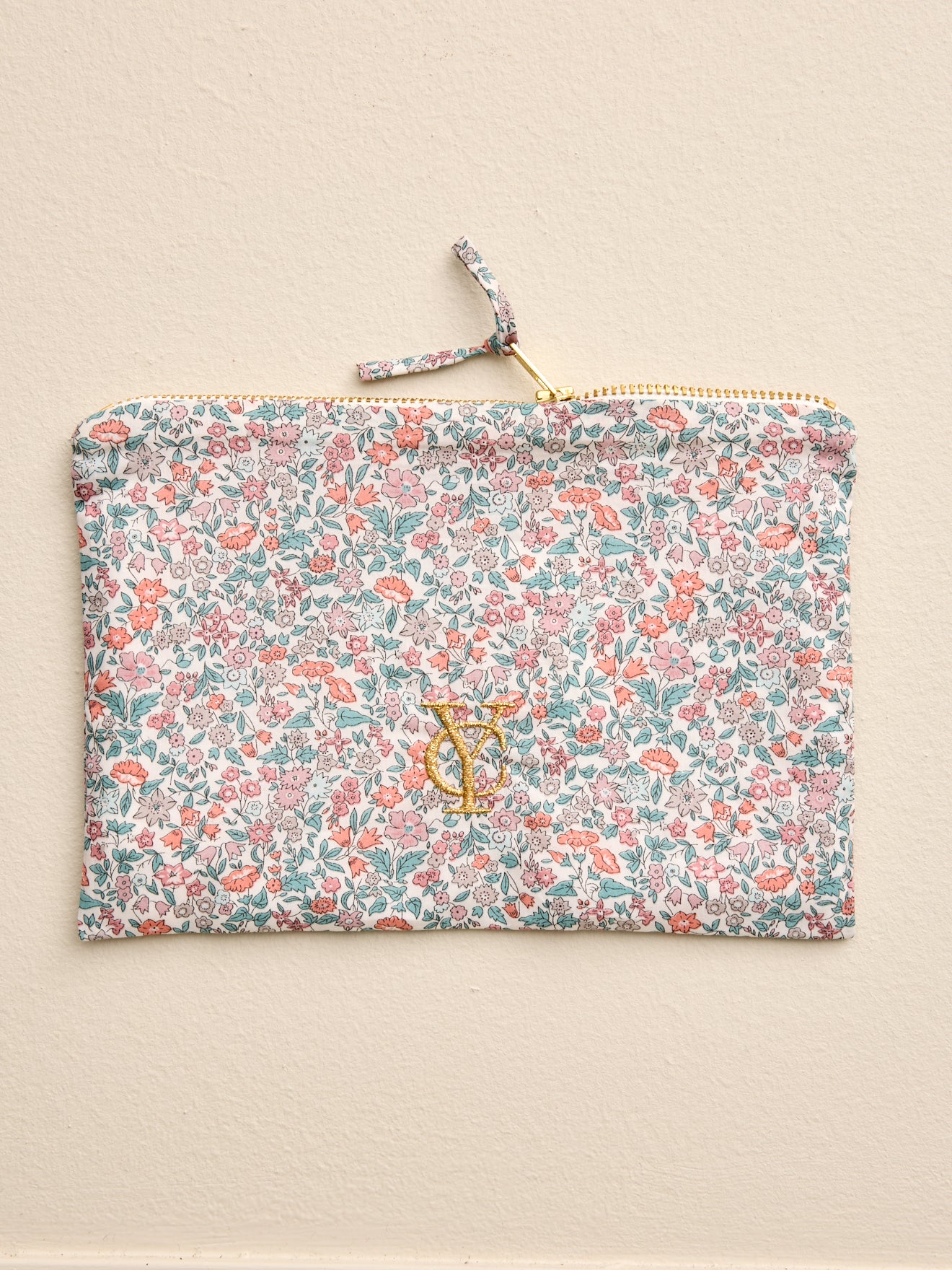 Pochette brodée en tissu Liberty - Vente Solidaire