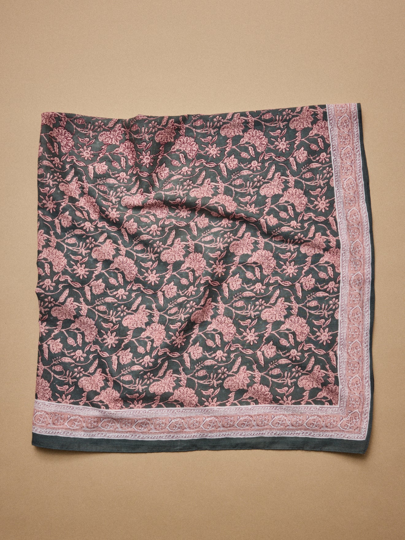 Damen-Schal mit « Gardénia »-Print