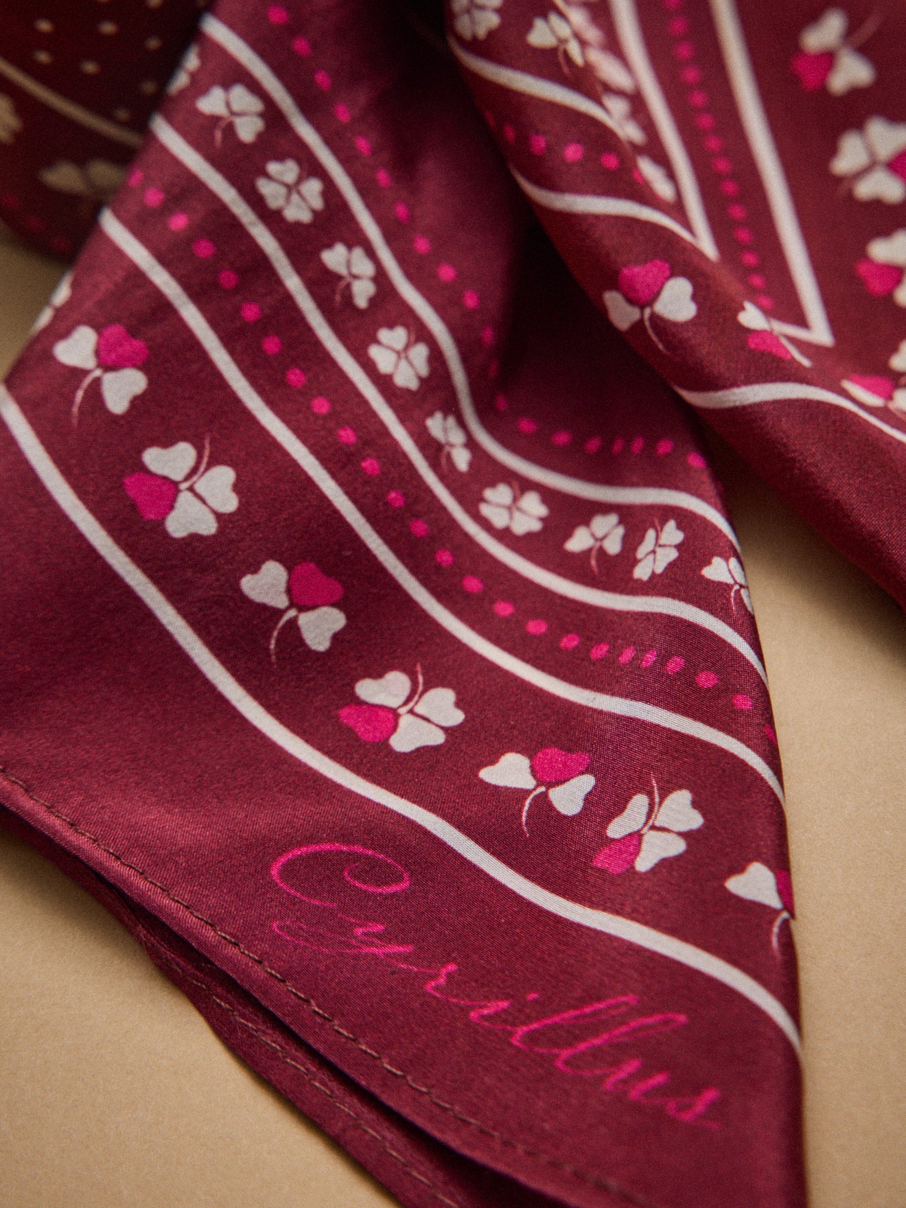 Damen-Carré-Bandana mit Blumenmuster aus Seide