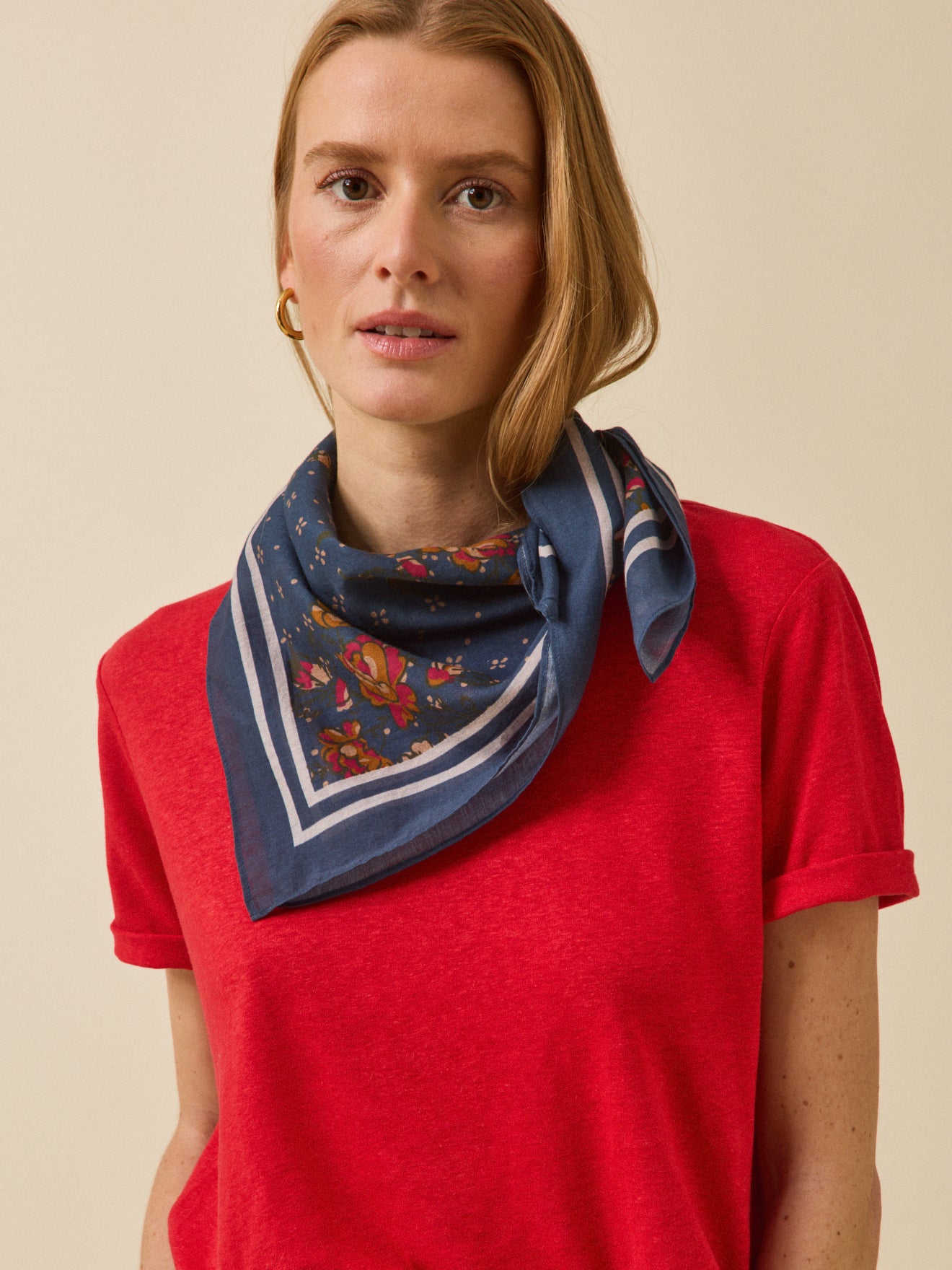 Foulard imprimé fleurs femme