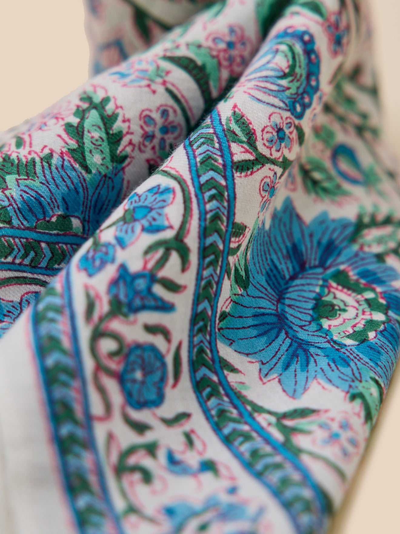 Damenschal mit indischem Muster