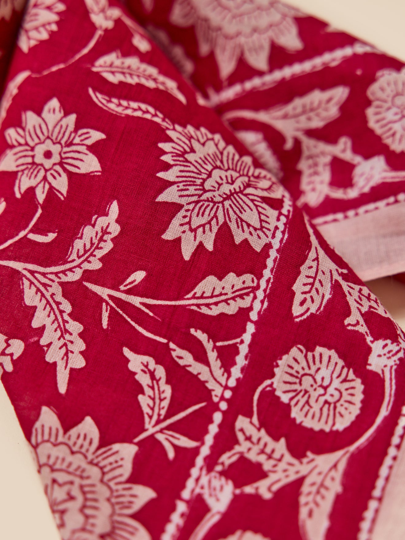 Damenschal mit indischem Muster