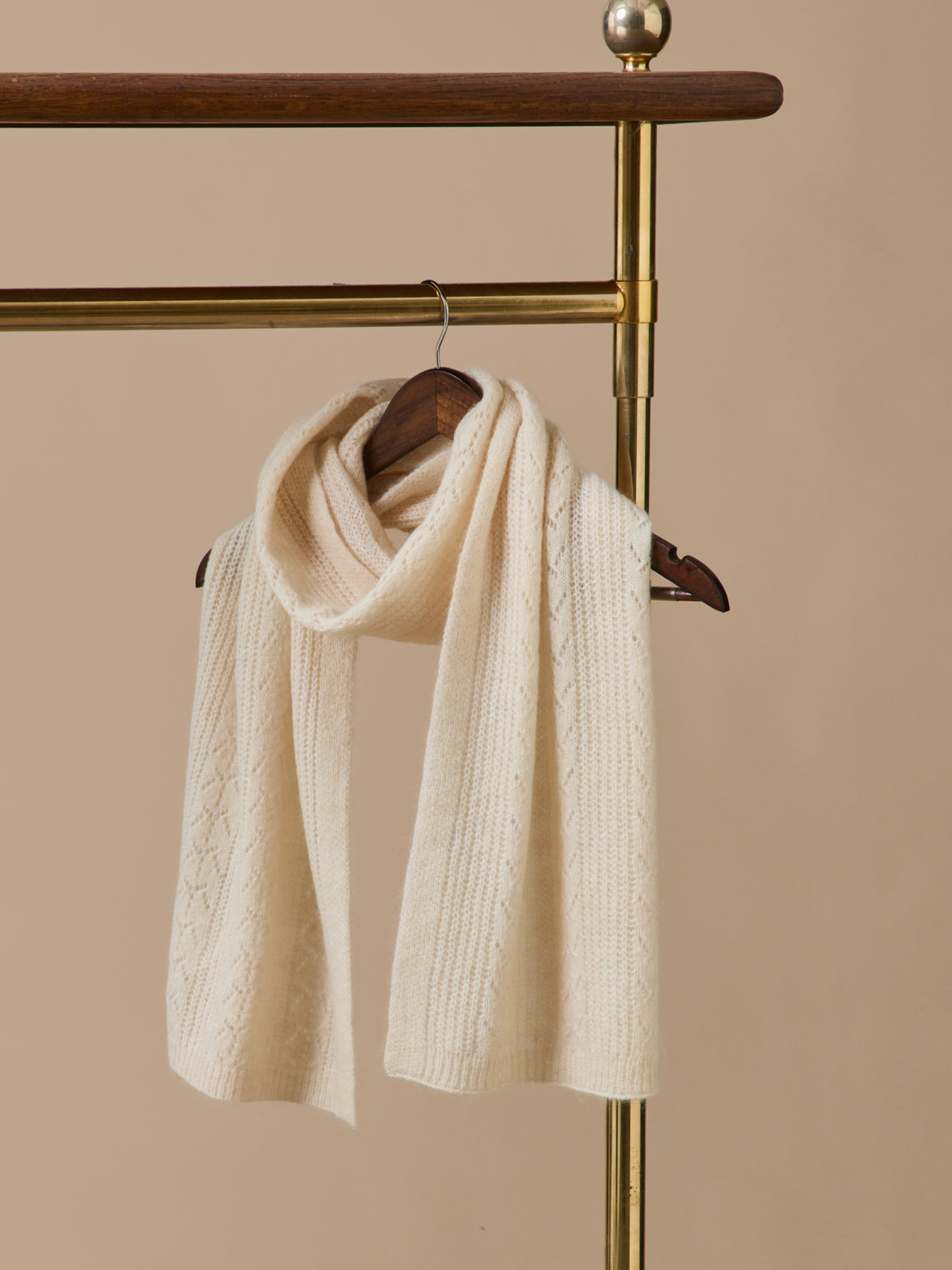 Damen-Wollschal mit Ajour-Muster