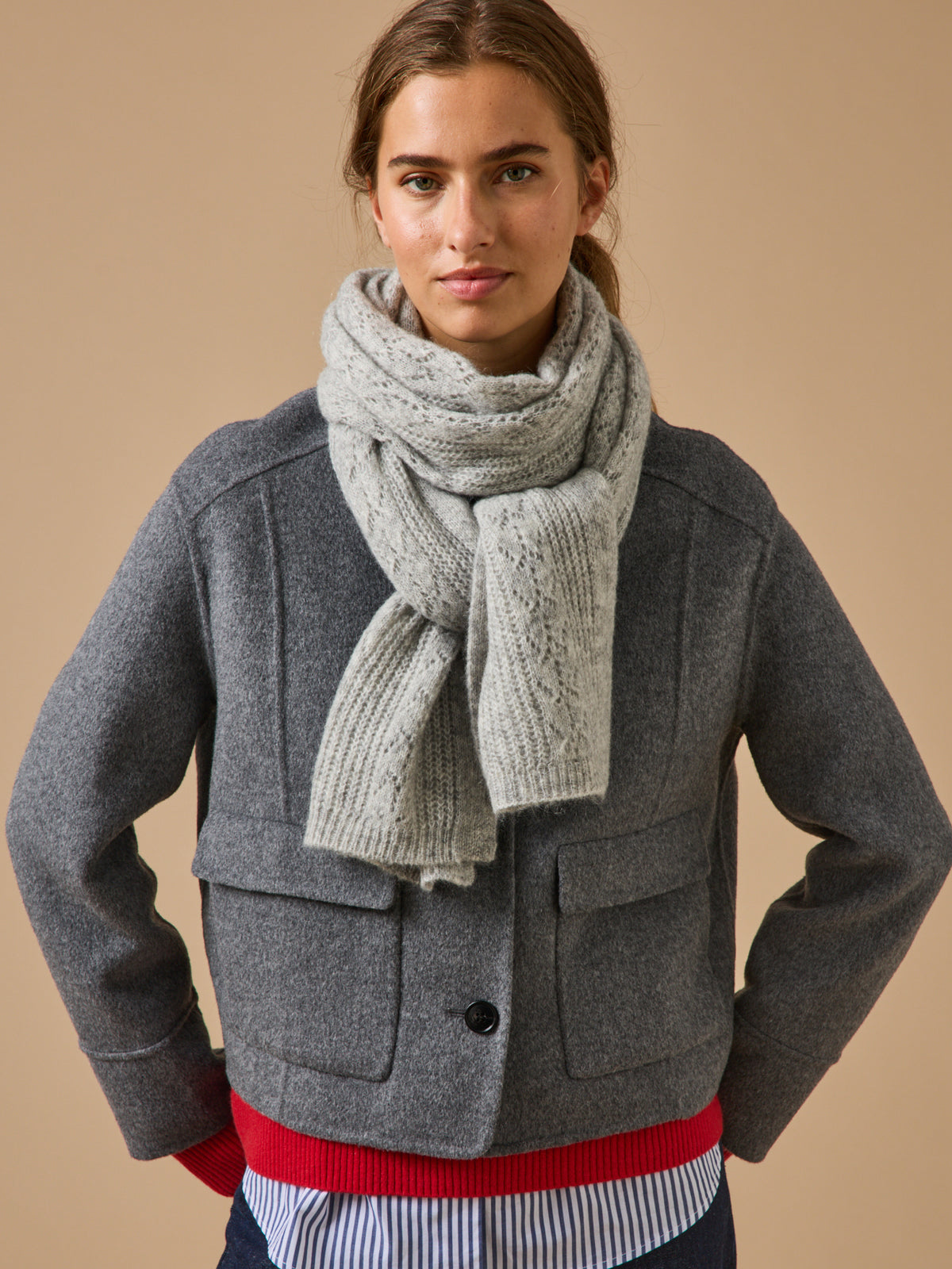 Damen-Wollschal mit Ajour-Muster