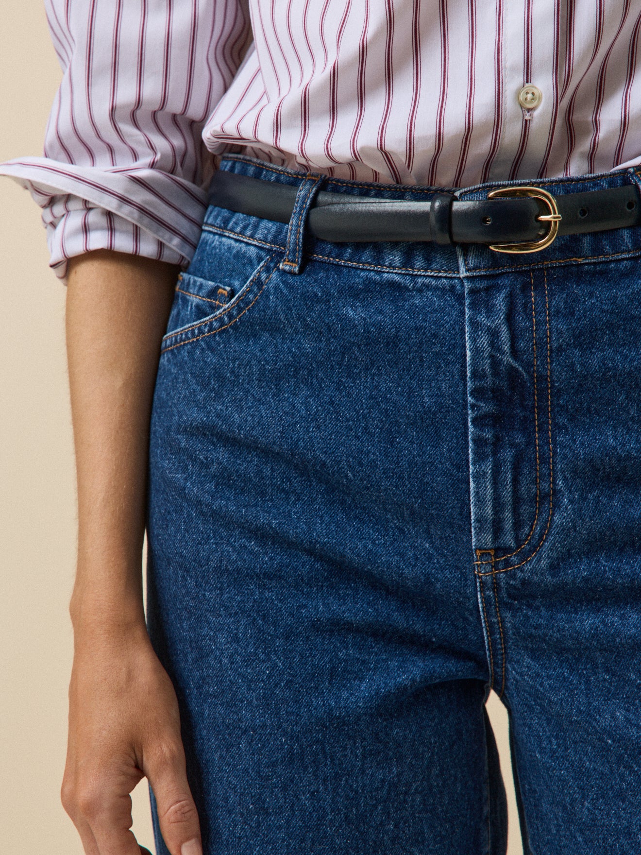 Schmaler Damengürtel aus Leder