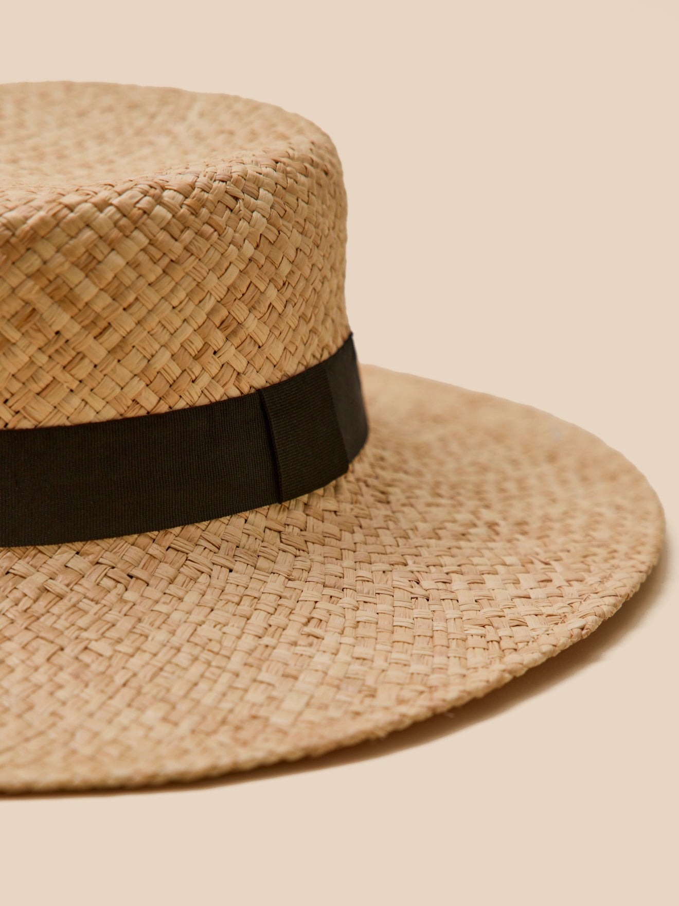 Damenhut aus Stroh