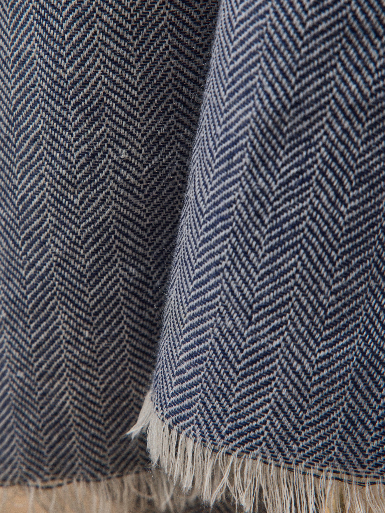 Herrenschal aus Wolle mit Fischgratmuster