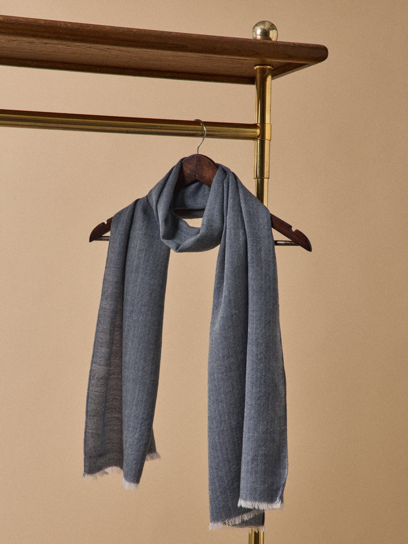 Herrenschal aus Wolle mit Fischgratmuster