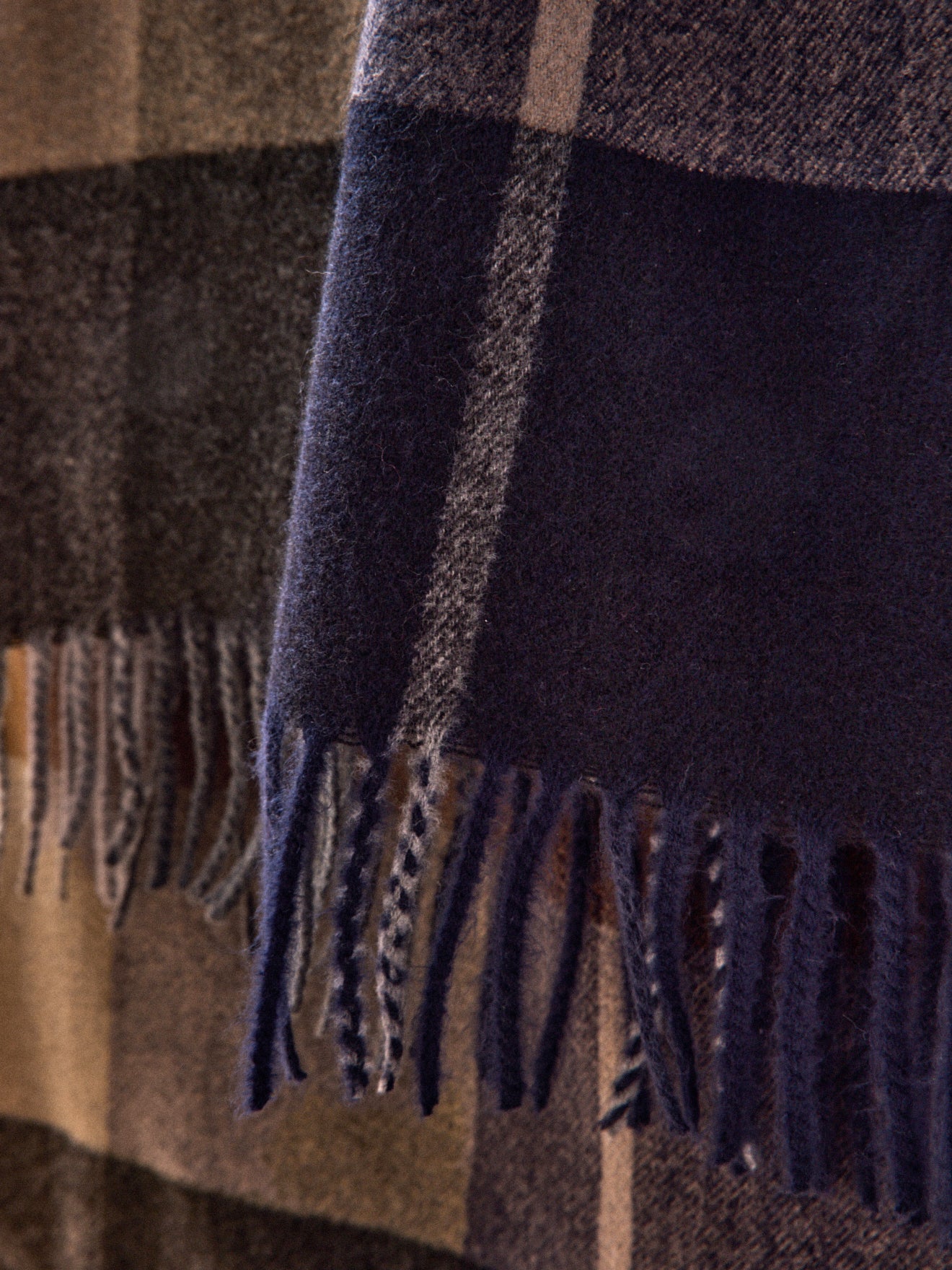 Herren-Schal mit Fransen und grossem Karomuster