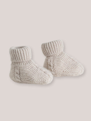 Babyschuhe mit Zopfmuster