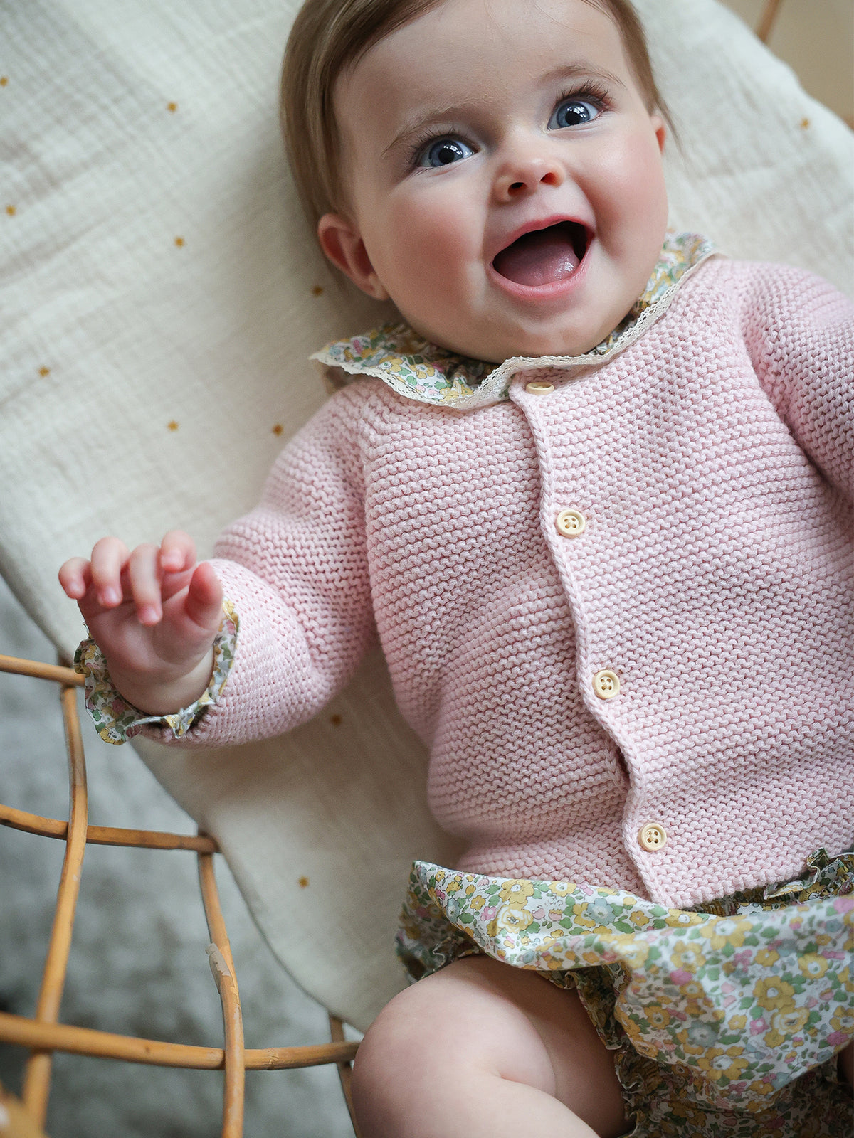 Baby-Strickjacke aus Wolle und Bio-Baumwolle