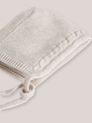 Baby-Strickset mit einem Kragen aus Liberty®-Stoff