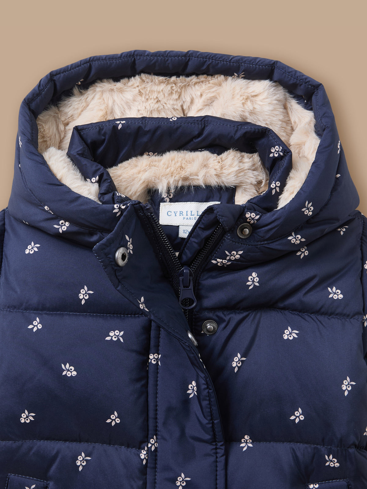 Bedruckte Steppjacke mit Beerenmuster für Babys