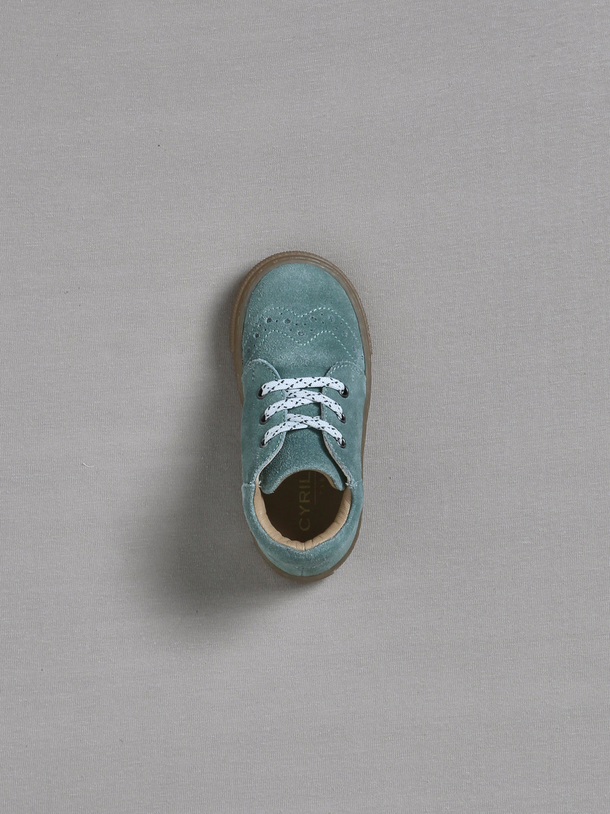 Baby-Sneakers aus Veloursleder mit Schnürsenkeln