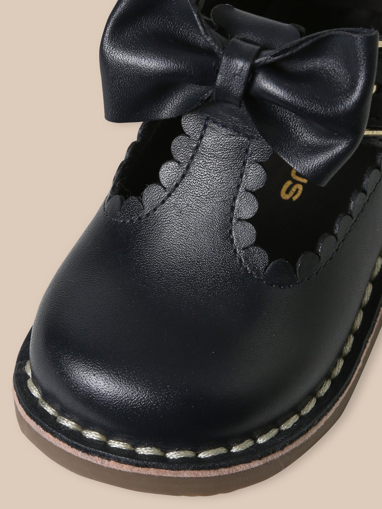 Salomes mit Schleife, Baby