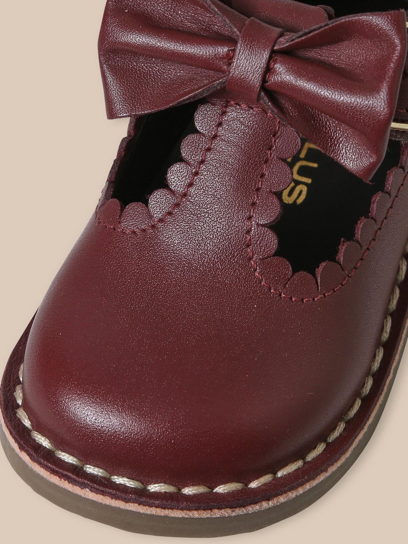 Salomes mit Schleife, Baby