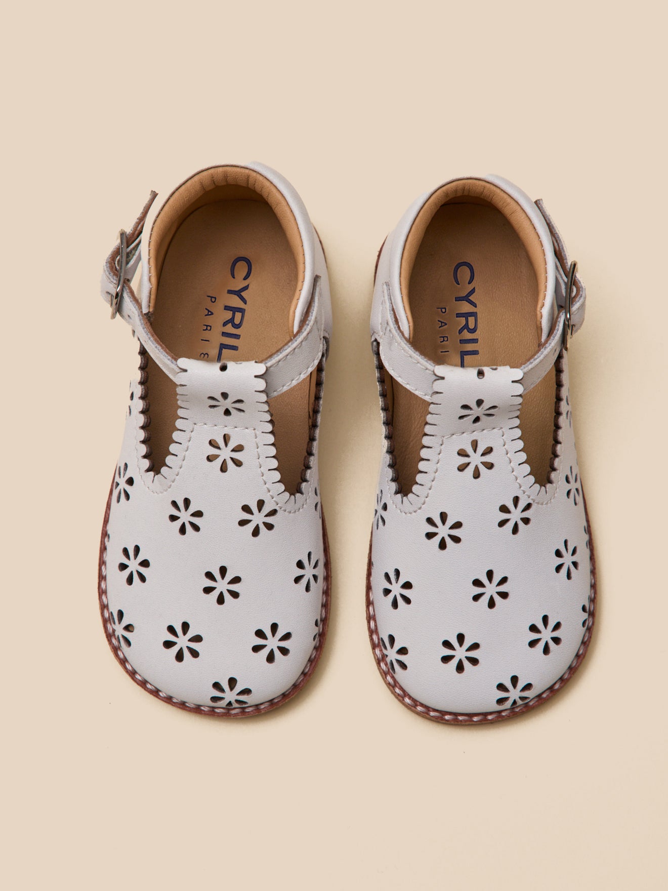 Salomés perforées en cuir Bébé