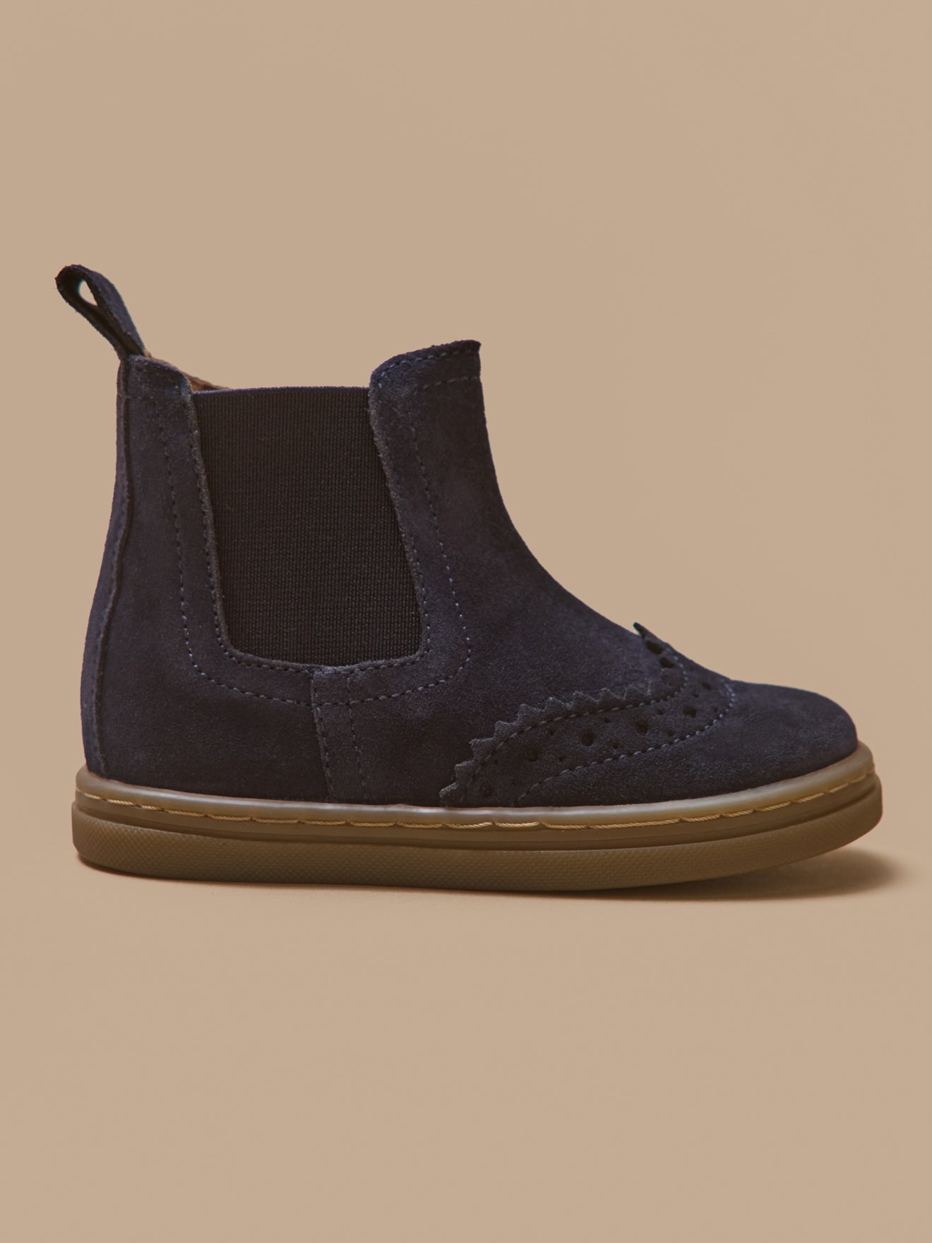 Babyschuhe, Chelsea-Boots aus Leder mit floraler Lochung an der Spitze