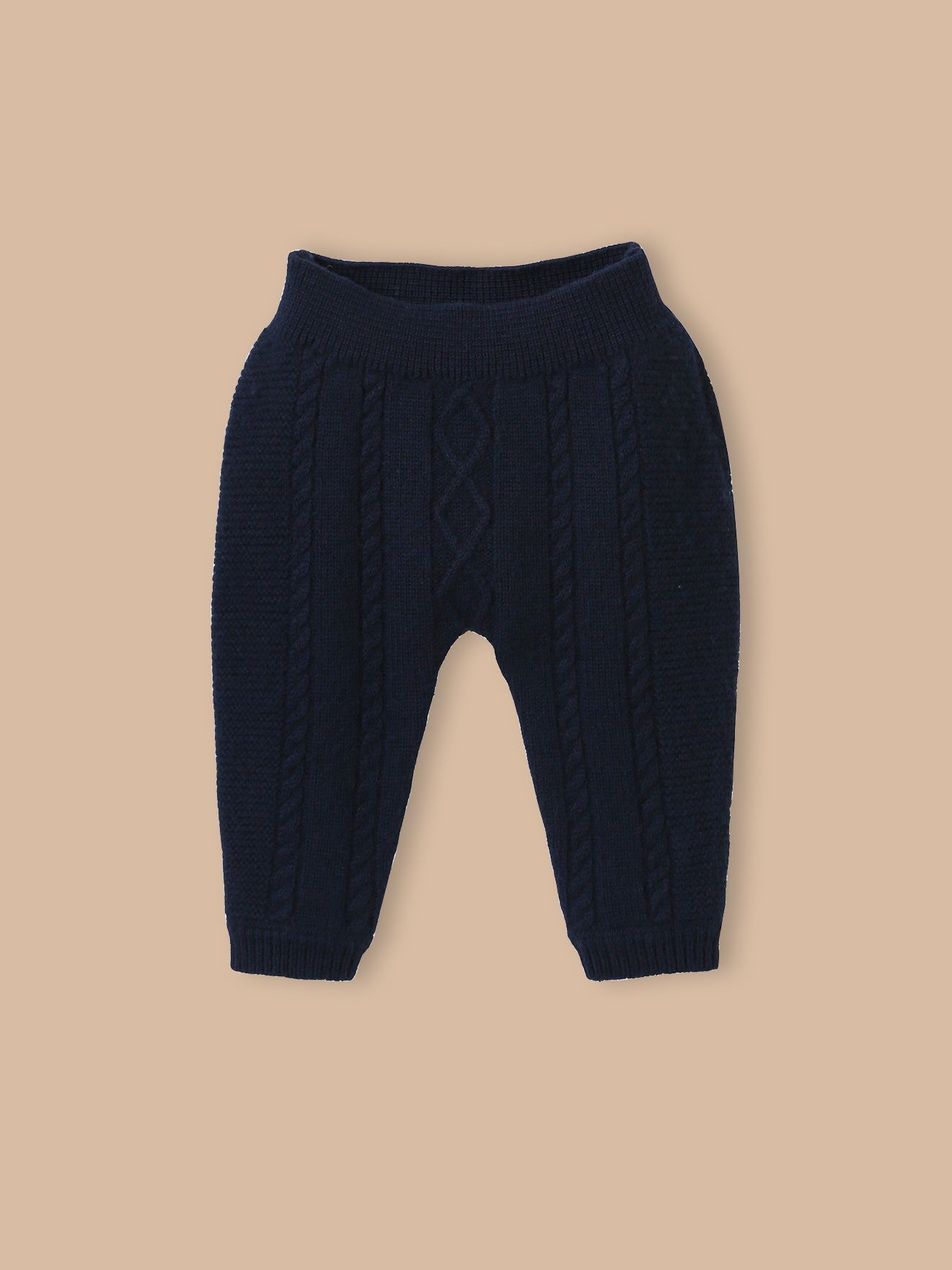 Baby-Strickset mit Zopfmuster