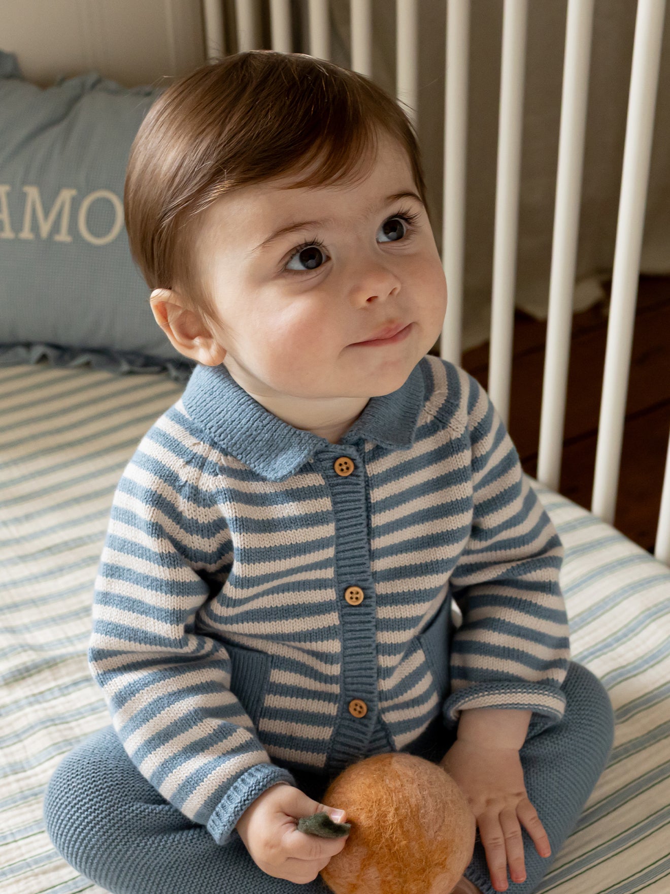 Gestreiftes Strickset für Babys