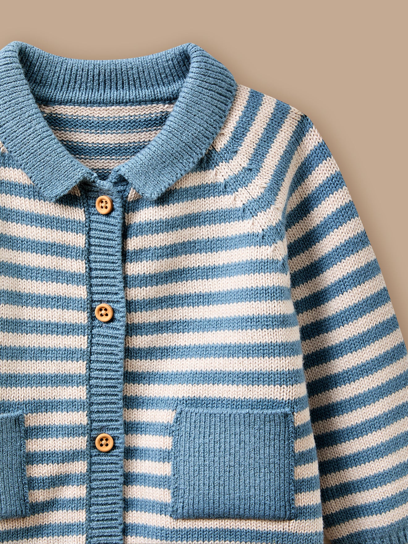 Gestreiftes Strickset für Babys