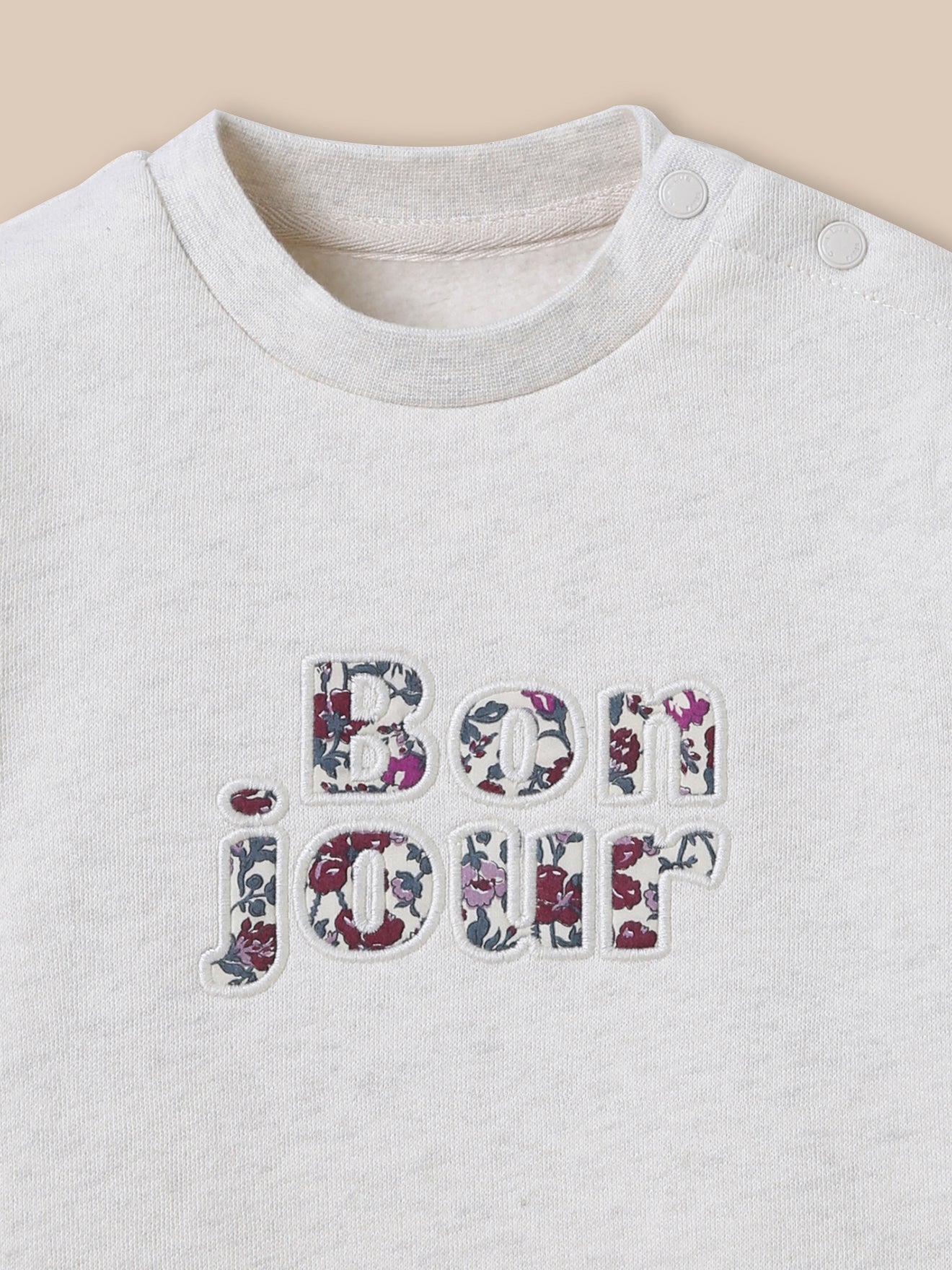 Baby-Sweatshirt mit Buchstaben aus Liberty®-Stoff - Bio-Baumwolle