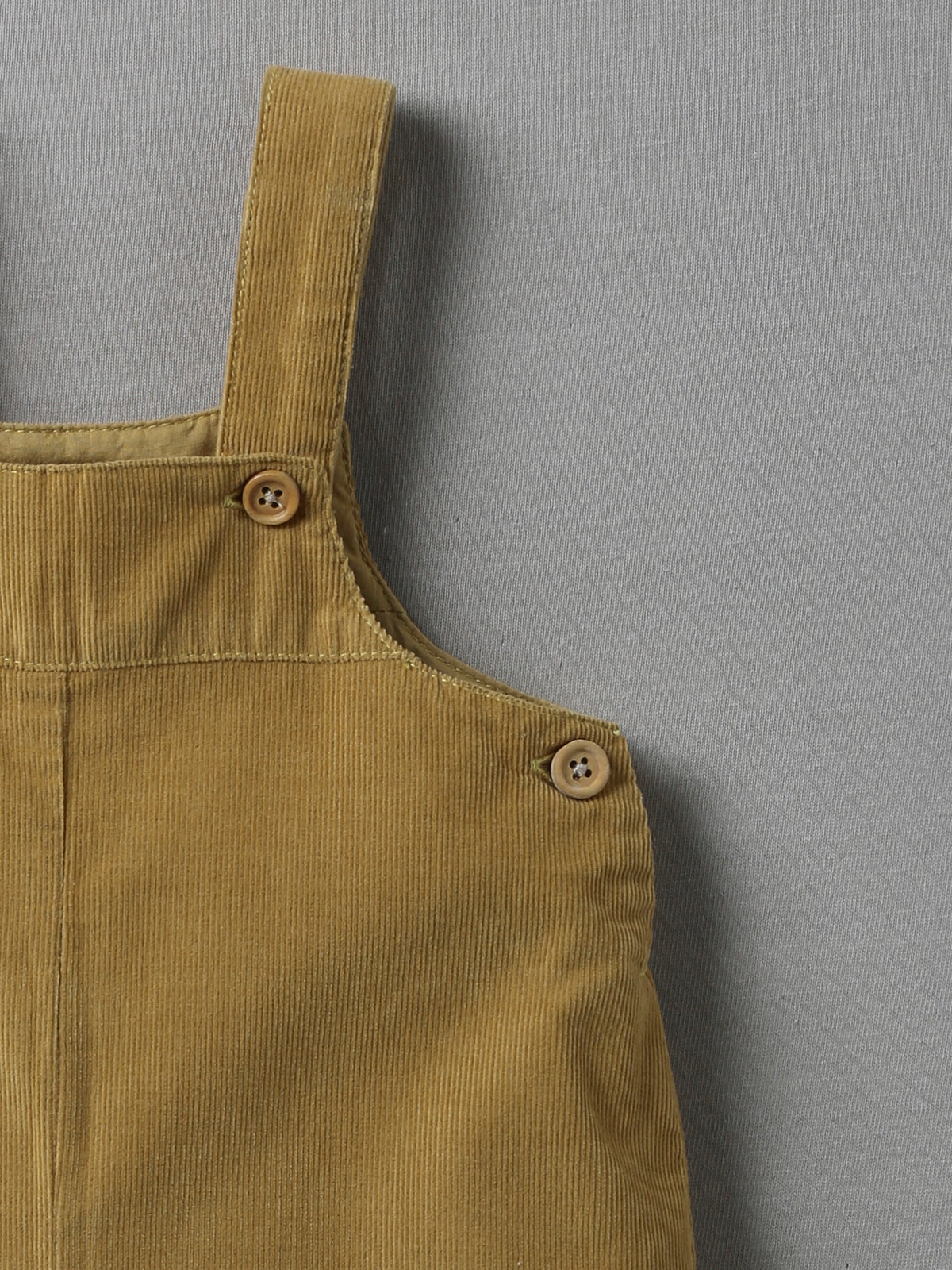 Baby-Latzhose aus Velours