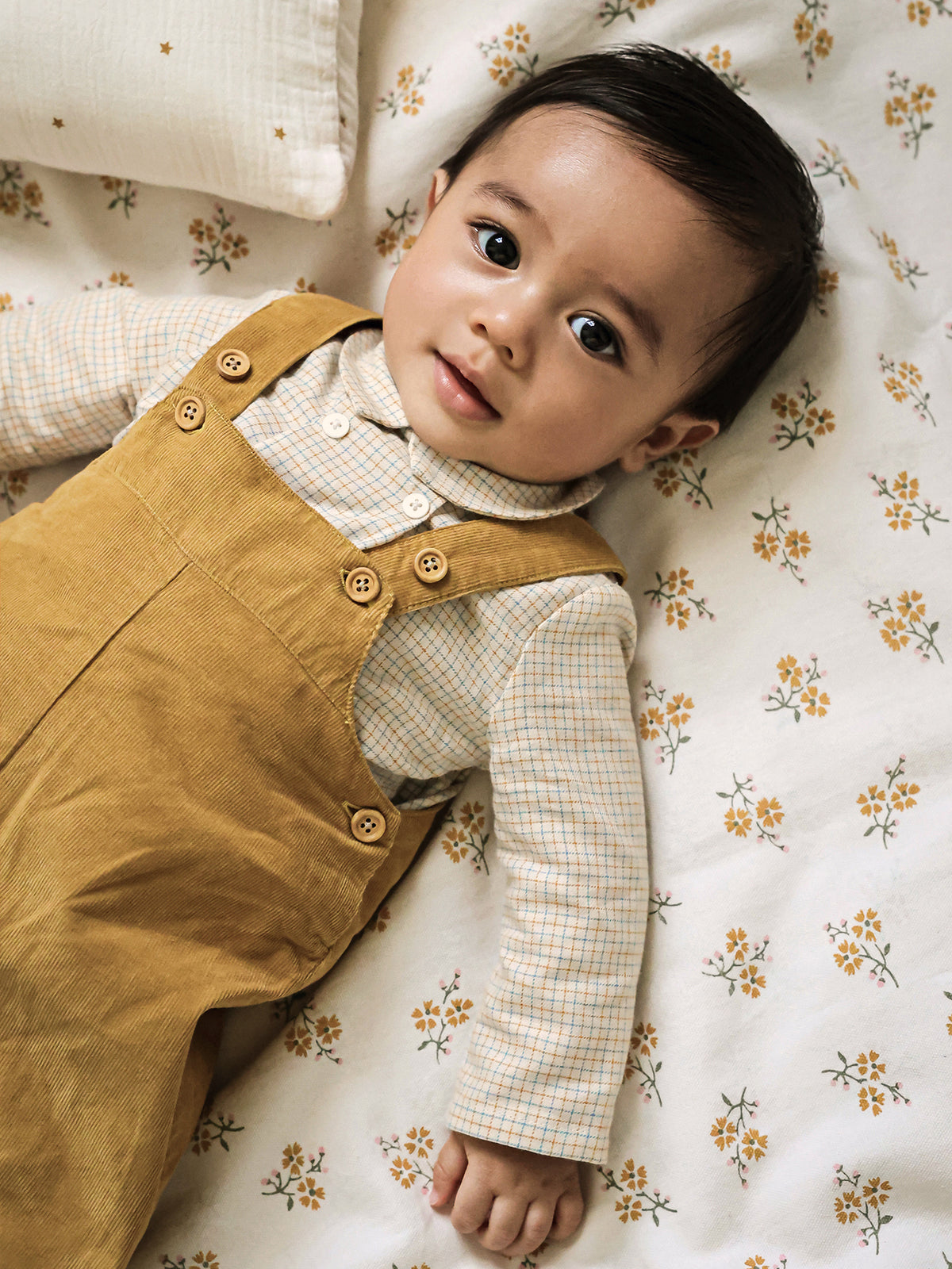Baby-Latzhose aus Velours
