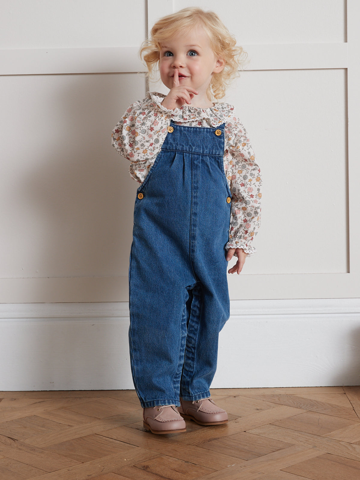 Baby-Latzhose aus Denim