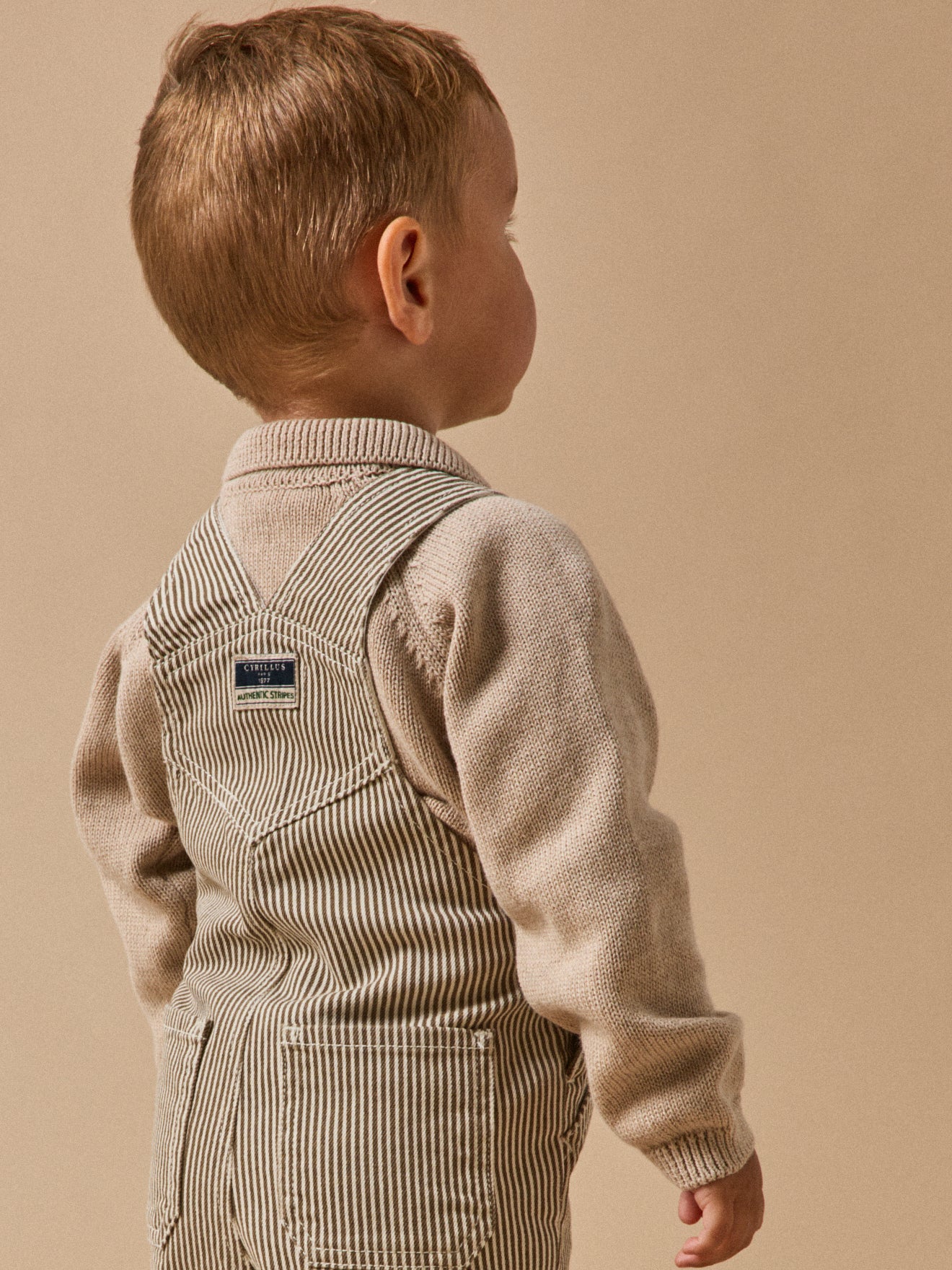 Baby-Latzhose mit Streifen – Kollektion « Hickory Stripes »