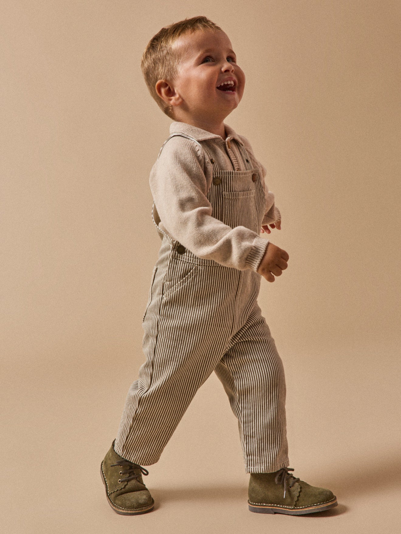 Baby-Latzhose mit Streifen – Kollektion « Hickory Stripes »