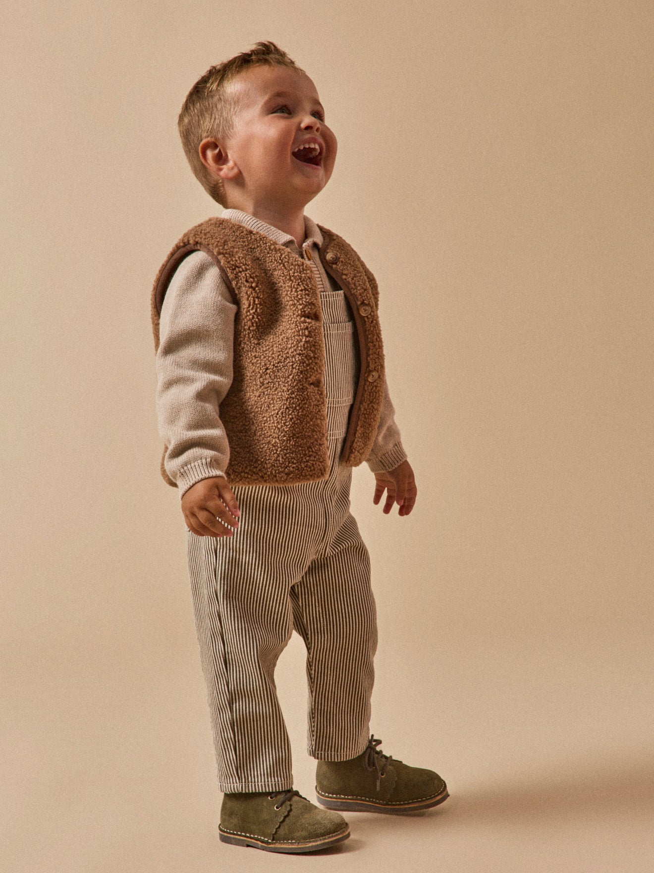 Baby-Latzhose mit Streifen – Kollektion « Hickory Stripes »