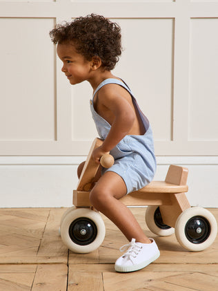 Baby-Latzshorts mit Vichy-Karos