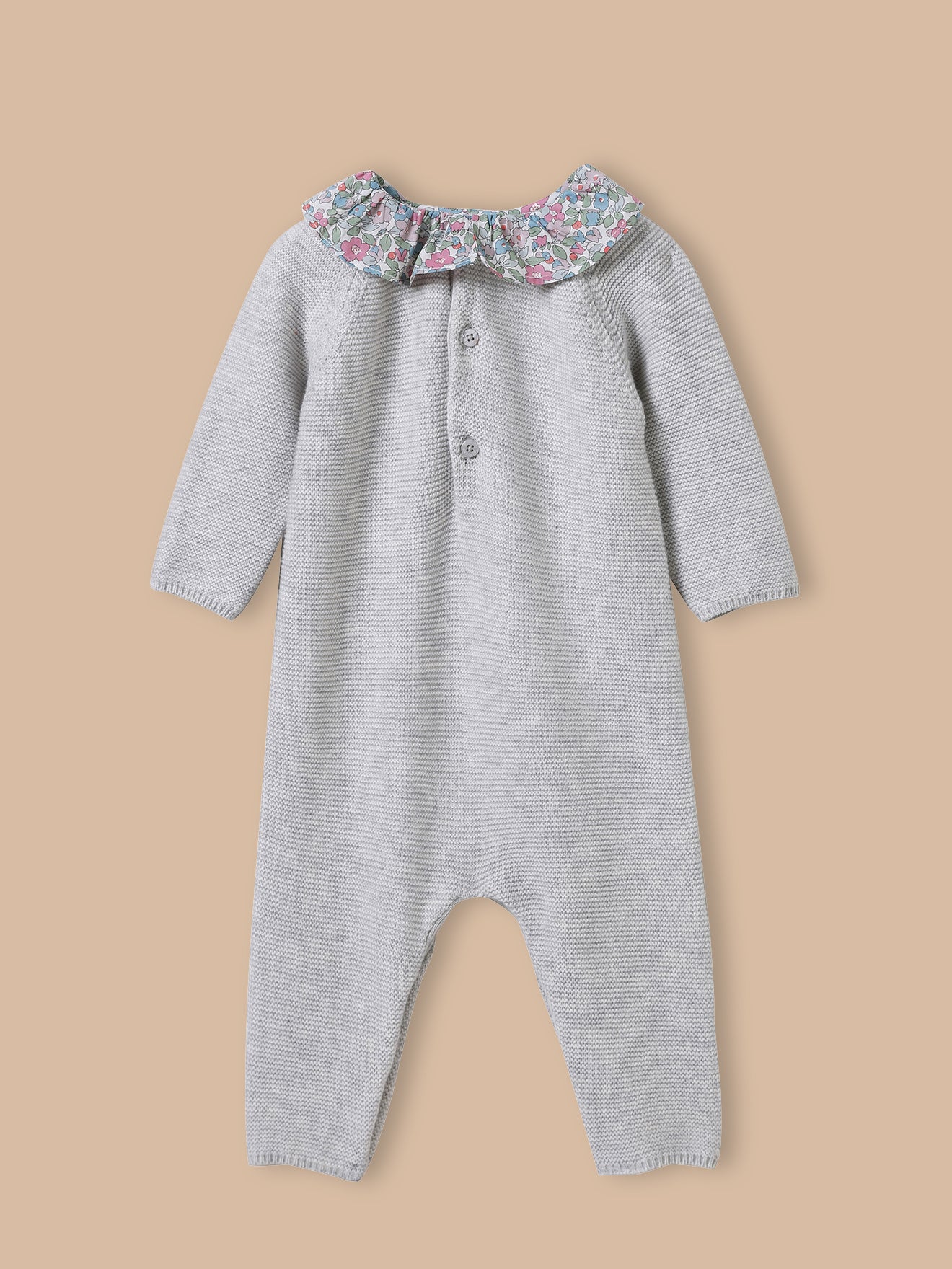 Baby-Overall aus Strick, Kragen aus Liberty®-Stoff