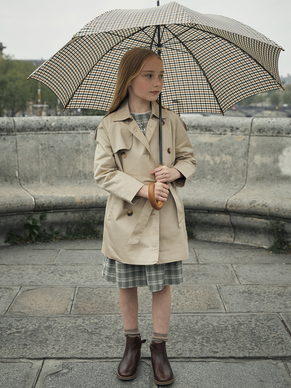 Mädchen-Trenchcoat: Der zeitlose Klassiker Nr. 6
