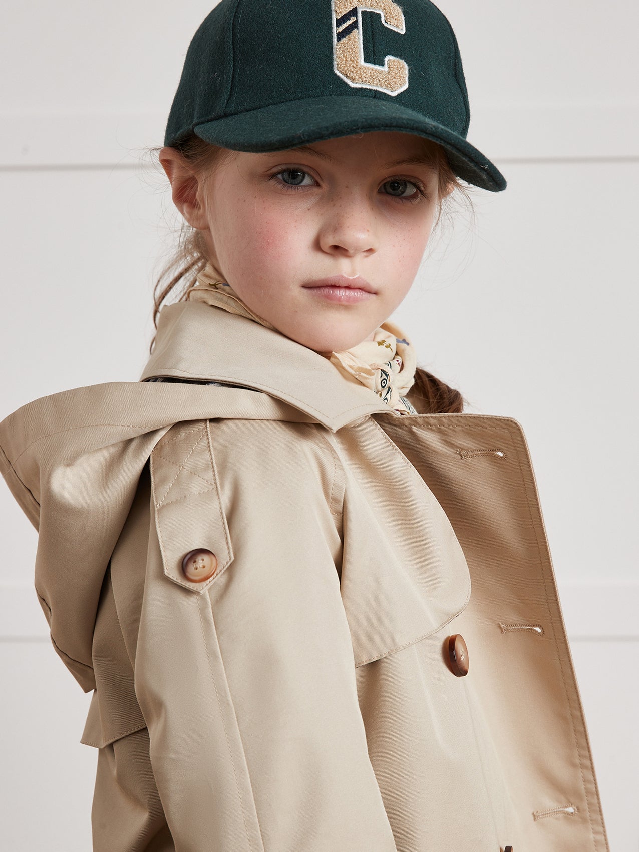 Ikonischer Mädchen-Trenchcoat