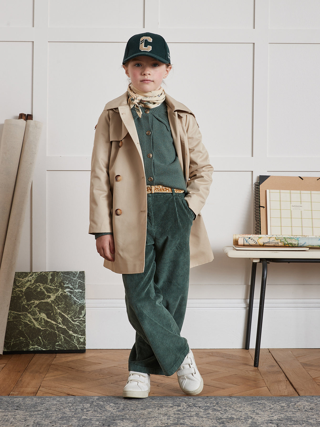 Ikonischer Mädchen-Trenchcoat