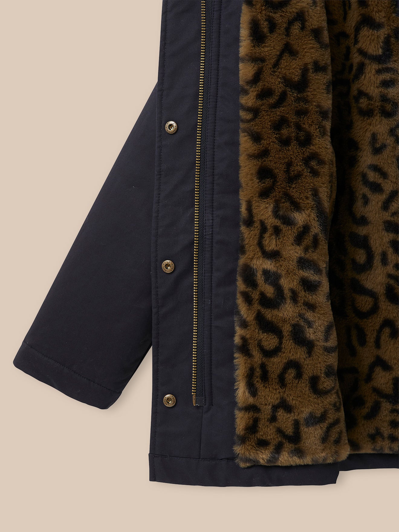 Mädchenparka, kurz, mit Leoprint-Futter