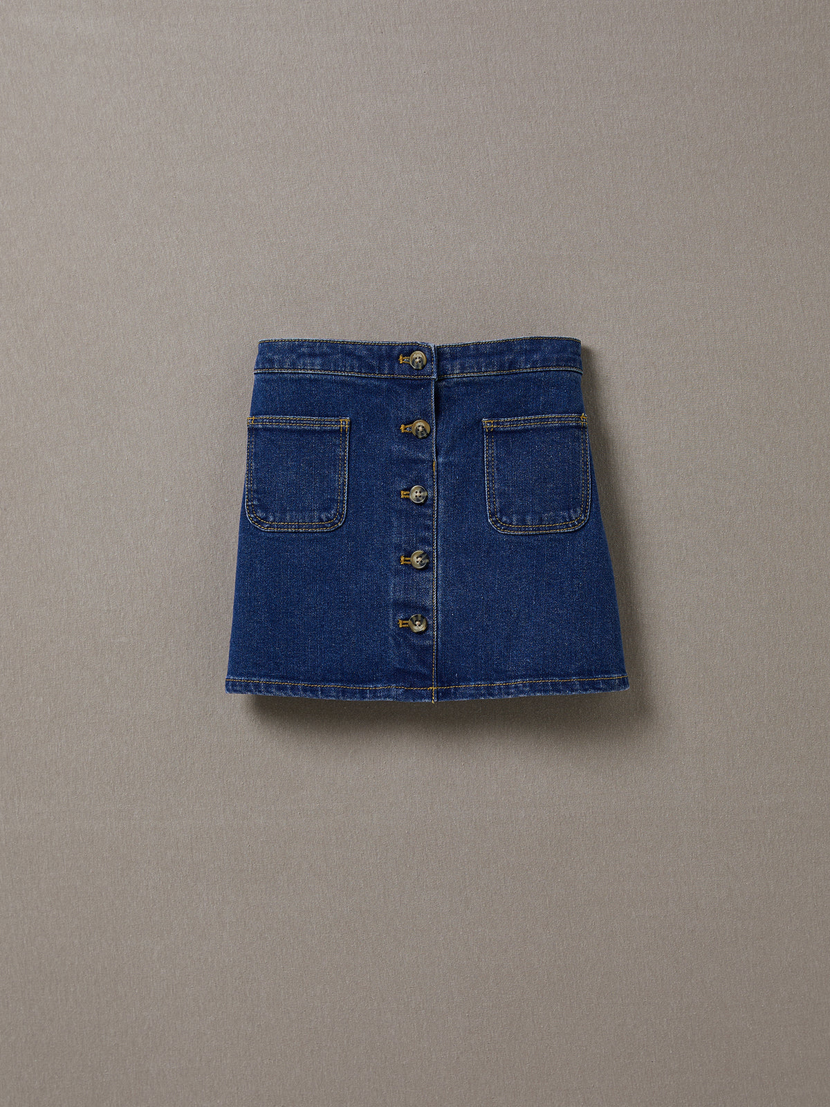 Mädchenrock aus ungewaschenem Denim