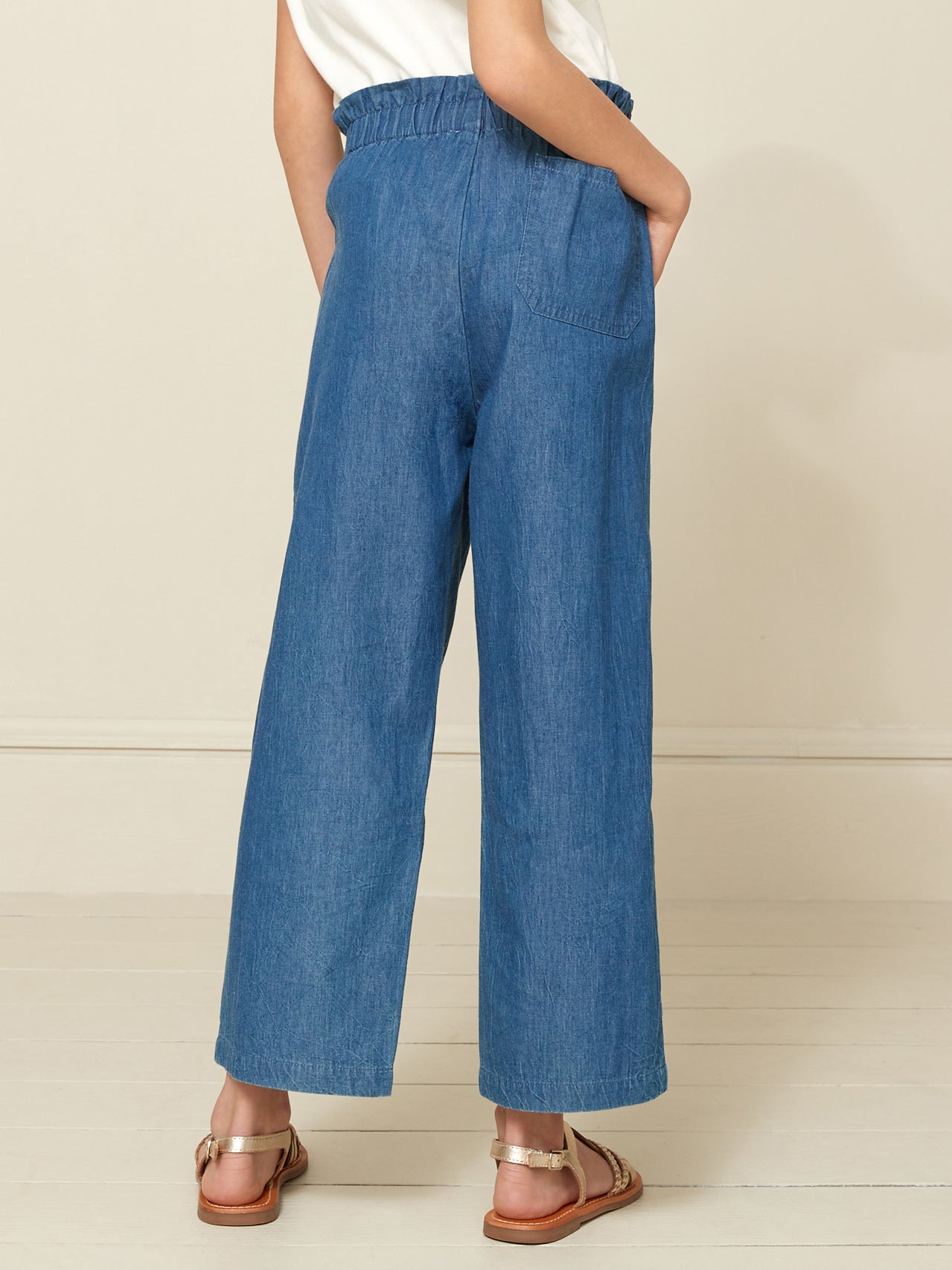 Mädchenhose, weit, aus leichtem Denim