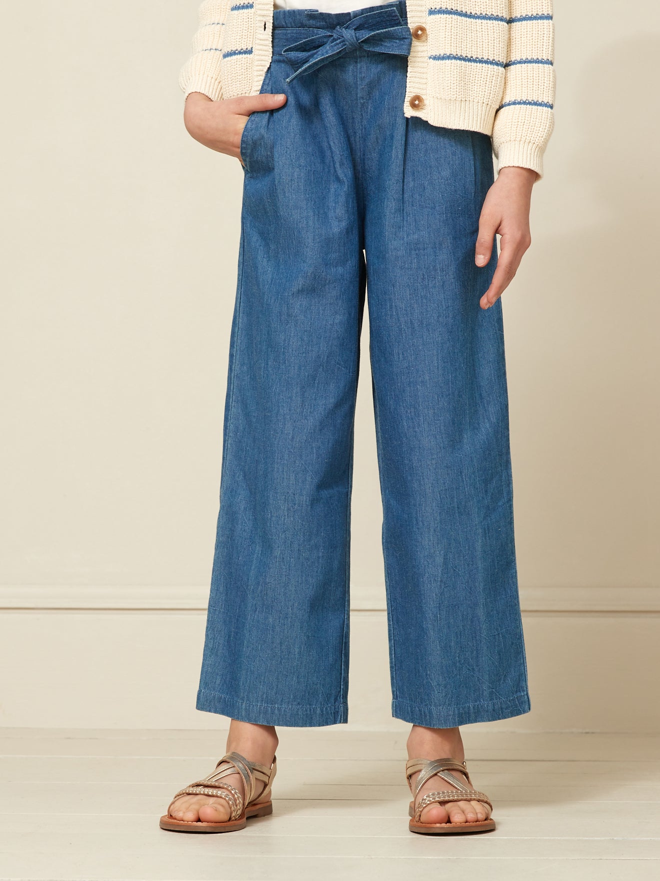 Mädchenhose, weit, aus leichtem Denim