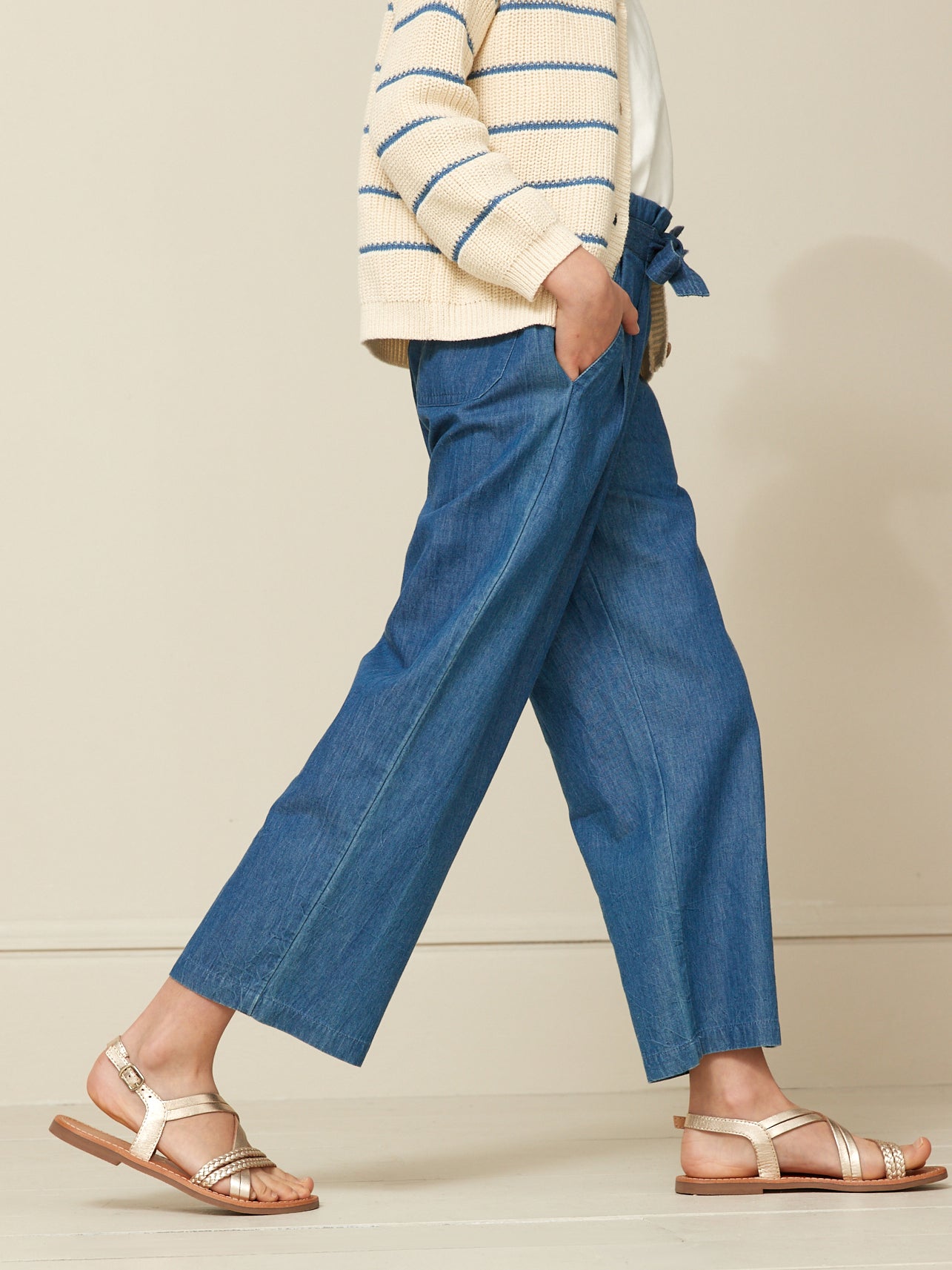 Mädchenhose, weit, aus leichtem Denim