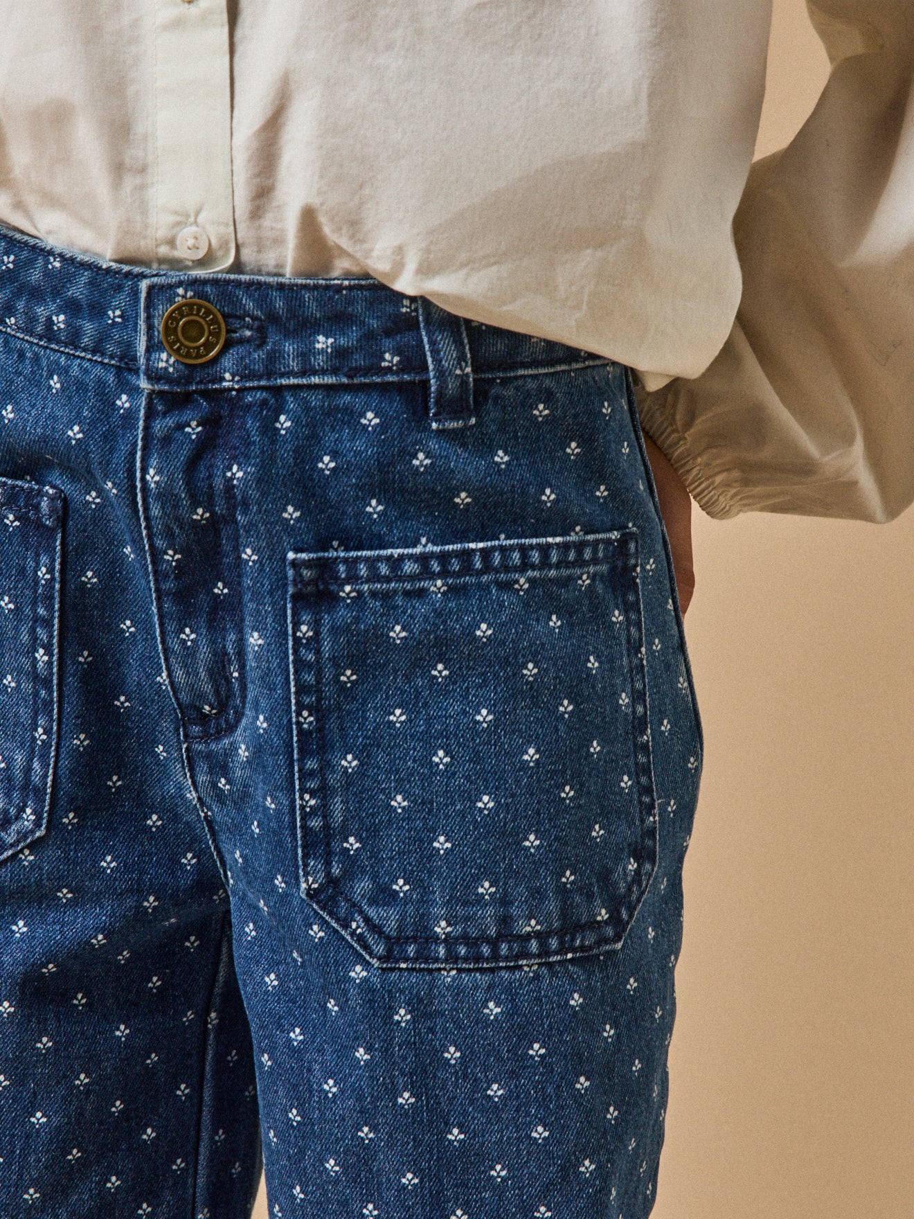 Mächenhose, gerade geschnittene Jeans in modischem Stil