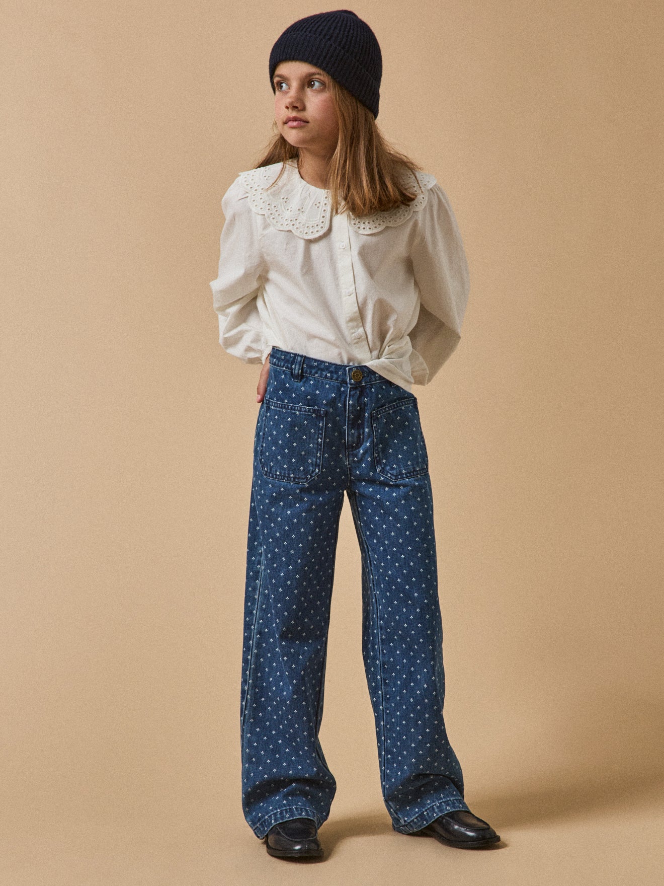 Mächenhose, gerade geschnittene Jeans in modischem Stil