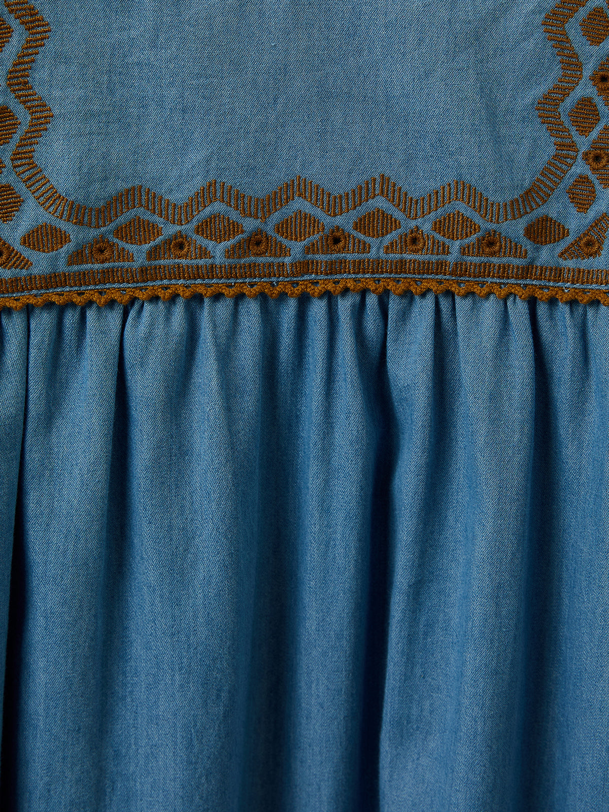 Mädchenkleid aus leichtem Denim