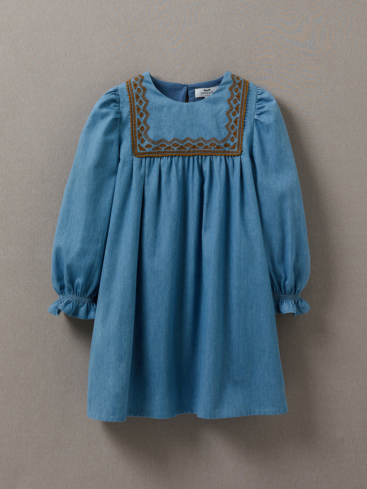 Mädchenkleid aus leichtem Denim