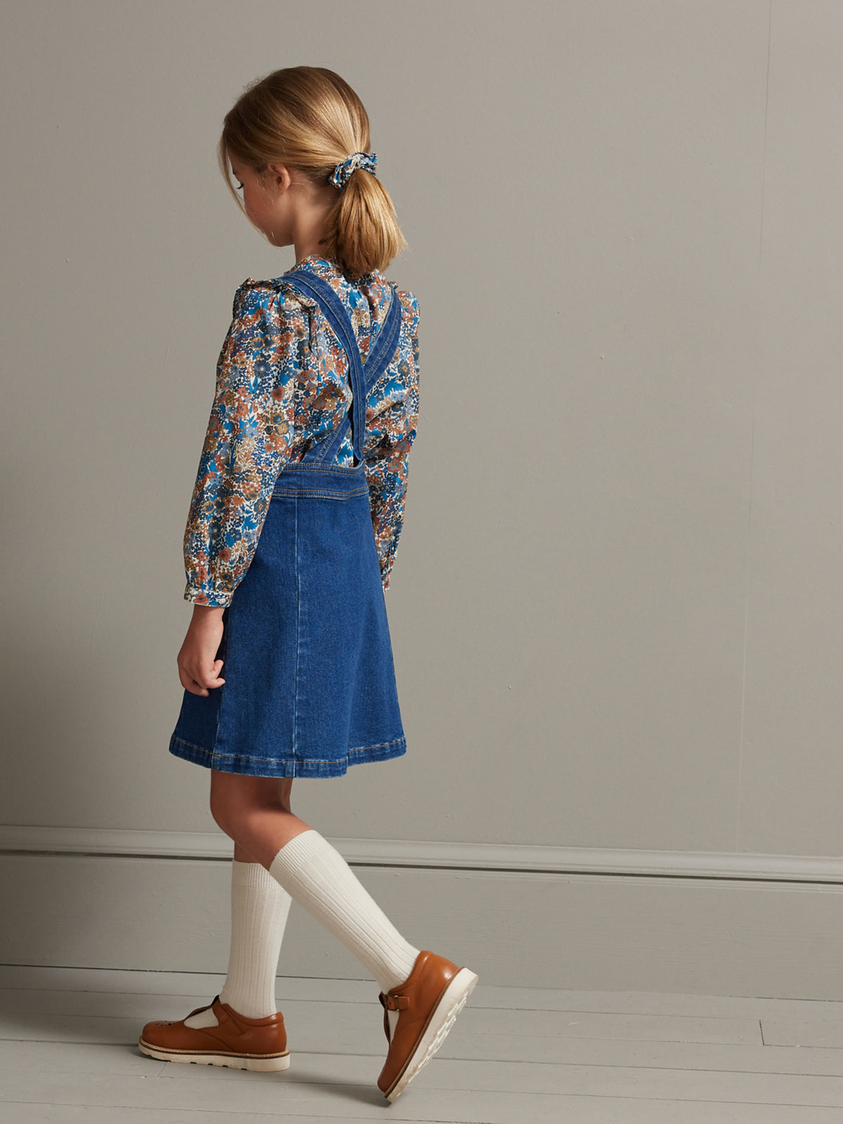 Mädchen-Latzkleid aus Denim
