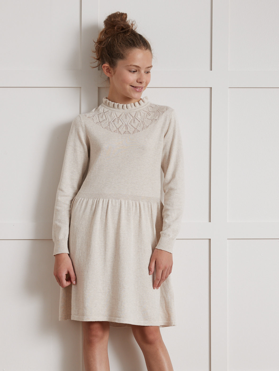 Mädchen-Strickkleid mit Lochmuster